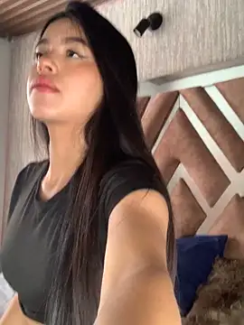 LunaMoore Pink online show from 10-25-25, 12:56