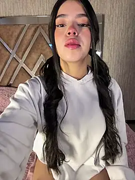 LunaMoore Pink online show from 03-12-26, 12:44