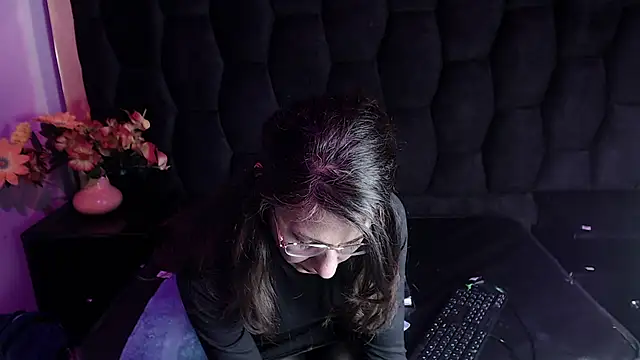 Kylie Bloom online show from 11-16-25, 11:32