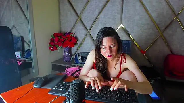 Snapshot of Kylie_Bloom chatting on 04-28-26, 08:47 Kylie Bloom online show from 04-28-26, 08:47