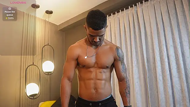 Snapshot of Reik_Vonn chatting on 04-30-26, 12:22 Reik Vonn online show from 04-30-26, 12:22
