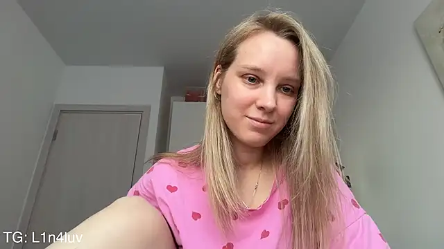 AIicaparkerc online show from 04-13-26, 04:12