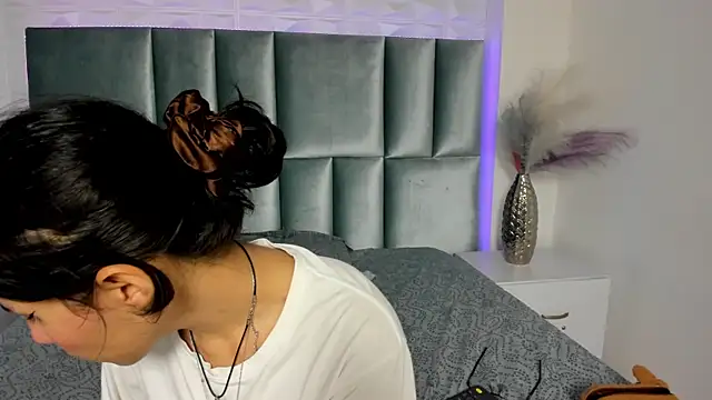 HollyPeach online show from 11-25-25, 07:47