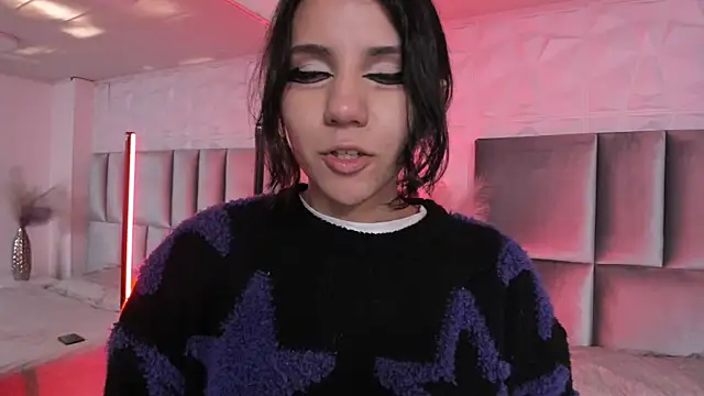 HollyPeach online show from 04-28-26, 07:41