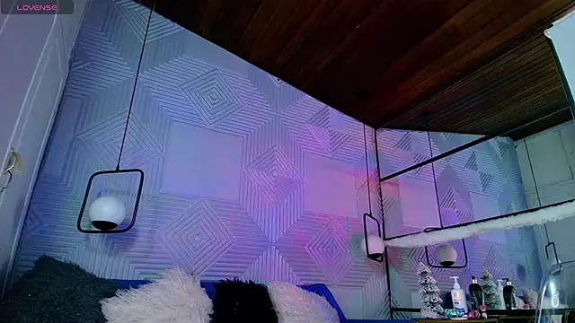 CinnamonHeat online show from 11-19-25, 11:10