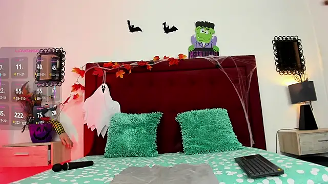 Sassha ferrer online show from 10-22-25, 08:30