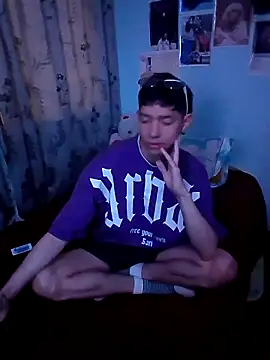 Snapshot of heyy_noah11 chatting on 10-11-25, 04:33 heyy noah11 online show from 10-11-25, 04:33