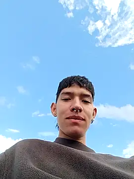 Snapshot of heyy_noah11 chatting on 10-15-25, 08:31 heyy noah11 online show from 10-15-25, 08:31