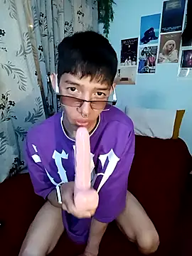 Snapshot of heyy_noah11 chatting on 10-18-25, 01:08 heyy noah11 online show from 10-18-25, 01:08