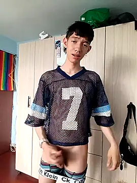 Snapshot of heyy_noah11 chatting on 10-21-25, 09:04 heyy noah11 online show from 10-21-25, 09:04