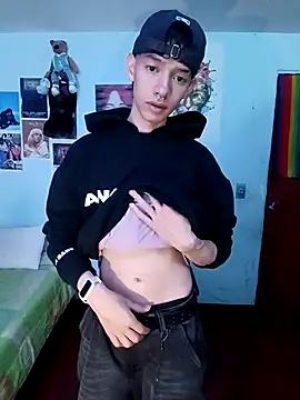 Snapshot of heyy_noah11 chatting on 10-23-25, 02:33 heyy noah11 online show from 10-23-25, 02:33