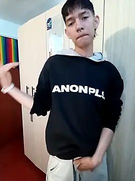 Snapshot of heyy_noah11 chatting on 10-26-25, 01:22 heyy noah11 online show from 10-26-25, 01:22