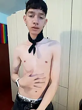 Snapshot of heyy_noah11 chatting on 10-27-25, 02:37 heyy noah11 online show from 10-27-25, 02:37