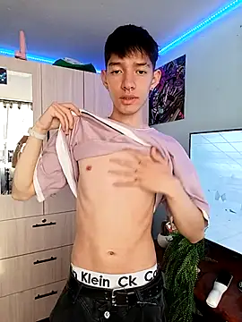 Snapshot of heyy_noah11 chatting on 10-29-25, 09:49 heyy noah11 online show from 10-29-25, 09:49