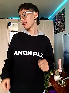 Snapshot of heyy_noah11 chatting on 10-31-25, 07:59 heyy noah11 online show from 10-31-25, 07:59