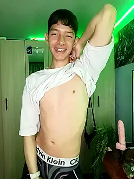 Snapshot of heyy_noah11 chatting on 11-04-25, 02:21 heyy noah11 online show from 11-04-25, 02:21