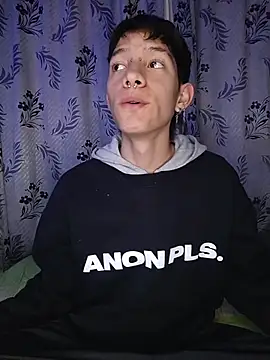 Snapshot of heyy_noah11 chatting on 11-10-25, 01:15 heyy noah11 online show from 11-10-25, 01:15