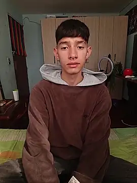 Snapshot of heyy_noah11 chatting on 11-10-25, 08:19 heyy noah11 online show from 11-10-25, 08:19