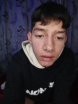 Snapshot of heyy_noah11 chatting on 11-16-25, 02:39 heyy noah11 online show from 11-16-25, 02:39