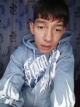 Snapshot of heyy_noah11 chatting on 11-19-25, 01:49 heyy noah11 online show from 11-19-25, 01:49