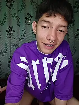 Snapshot of heyy_noah11 chatting on 11-20-25, 01:39 heyy noah11 online show from 11-20-25, 01:39