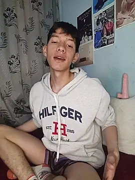 Snapshot of heyy_noah11 chatting on 11-25-25, 02:11 heyy noah11 online show from 11-25-25, 02:11