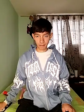 Snapshot of heyy_noah11 chatting on 11-26-25, 10:11 heyy noah11 online show from 11-26-25, 10:11