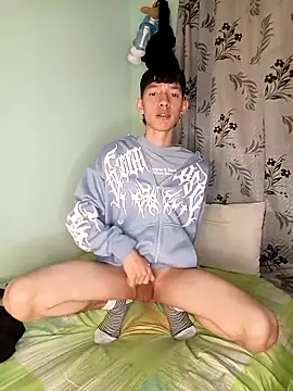 Snapshot of heyy_noah11 chatting on 12-15-25, 04:50 heyy noah11 online show from 12-15-25, 04:50