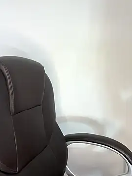 Snapshot of _Isabella_1 chatting on 11-29-25, 02:47 Isabella 1 online show from 11-29-25, 02:47