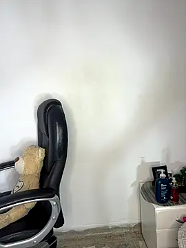 Snapshot of _Isabella_1 chatting on 11-30-25, 02:37 Isabella 1 online show from 11-30-25, 02:37