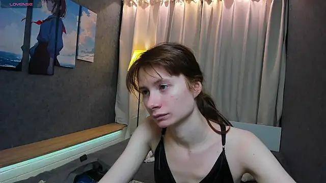 EvelynJin  online show from 10-24-25, 04:14