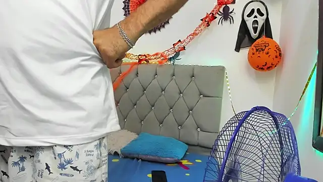 Snapshot of Sofi_And_Santy chatting on 11-03-25, 10:53 Sofi And Santy online show from 11-03-25, 10:53