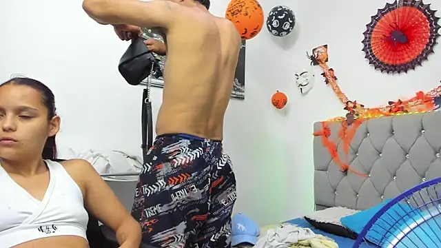 Snapshot of Sofi_And_Santy chatting on 11-04-25, 11:48 Sofi And Santy online show from 11-04-25, 11:48