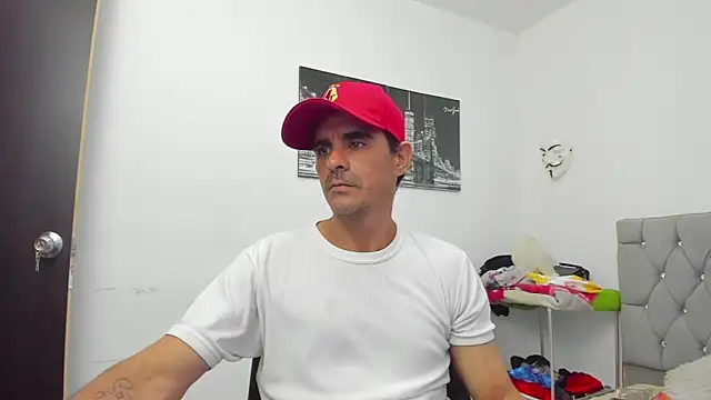 Snapshot of Sofi_And_Santy chatting on 11-29-25, 12:46 Sofi And Santy online show from 11-29-25, 12:46