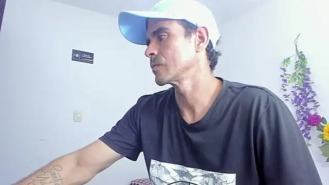 Snapshot of Sofi_And_Santy chatting on 12-03-25, 01:24 Sofi And Santy online show from 12-03-25, 01:24