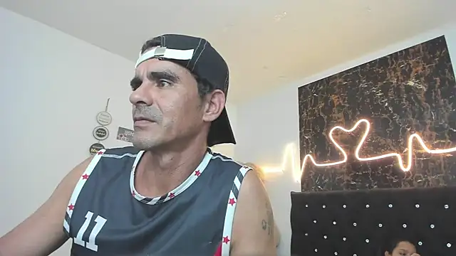 Sofi And Santy online show from 05-30-26, 11:51