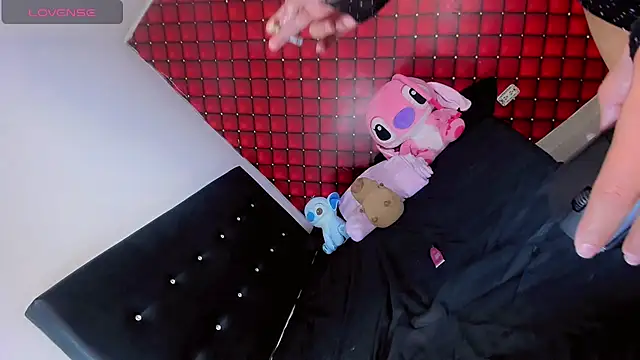 Onassis Gill online show from 10-13-25, 04:40