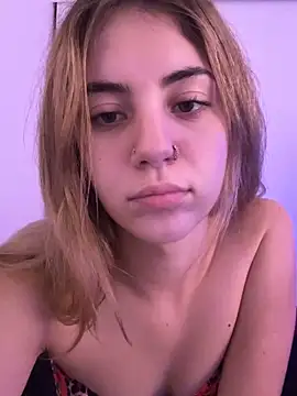 Snapshot of katiesxoxo3 chatting on 10-11-25, 05:17 katiesxoxo3 online show from 10-11-25, 05:17