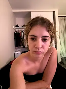 Snapshot of katiesxoxo3 chatting on 10-14-25, 05:19 katiesxoxo3 online show from 10-14-25, 05:19