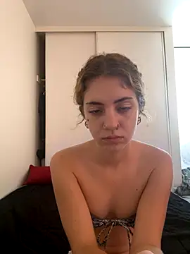 Snapshot of katiesxoxo3 chatting on 10-14-25, 09:04 katiesxoxo3 online show from 10-14-25, 09:04