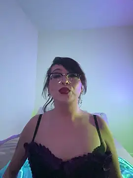 Snapshot of MiniMonroe chatting on 10-12-25, 01:54 MiniMonroe online show from 10-12-25, 01:54