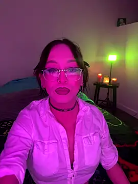 Snapshot of MiniMonroe chatting on 10-15-25, 06:02 MiniMonroe online show from 10-15-25, 06:02