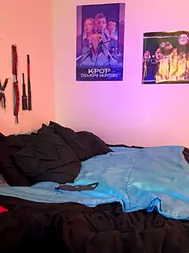 Snapshot of MiniMonroe chatting on 12-04-25, 07:50 MiniMonroe online show from 12-04-25, 07:50