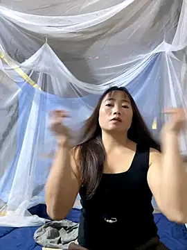 Snapshot of Maymay__ chatting on 10-29-25, 01:19 Maymay online show from 10-29-25, 01:19