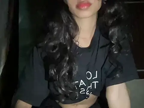 Snapshot of youngriri2 chatting on 10-19-25, 08:31 youngriri2 online show from 10-19-25, 08:31