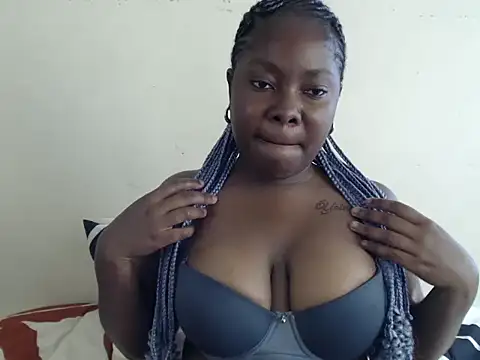 Yolaqueen04 online show from 10-14-25, 05:52