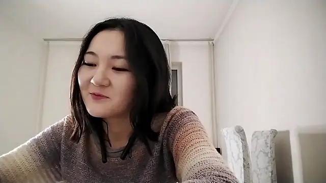 Lyndasilk online show from 11-13-25, 03:33