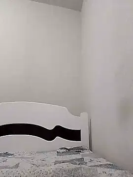 Snapshot of Camilanifeta chatting on 12-18-25, 04:35 Camilanifeta online show from 12-18-25, 04:35