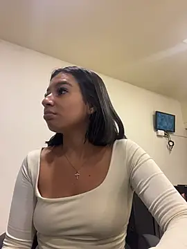 AlyssaRay online show from 05-18-26, 04:02
