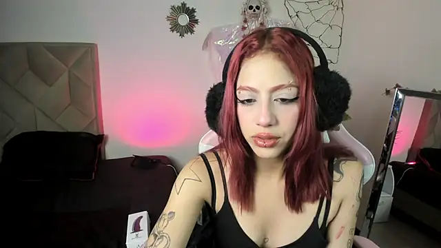 Snapshot of Vicky_Boop chatting on 10-15-25, 01:00 Vicky Boop online show from 10-15-25, 01:00